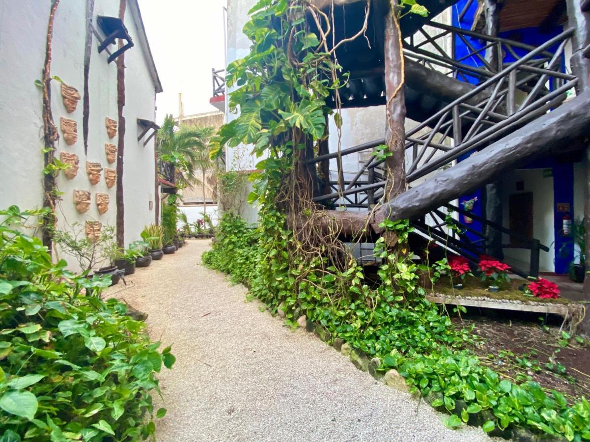 Casa Caribe Cancun Luaran gambar A street in the old town