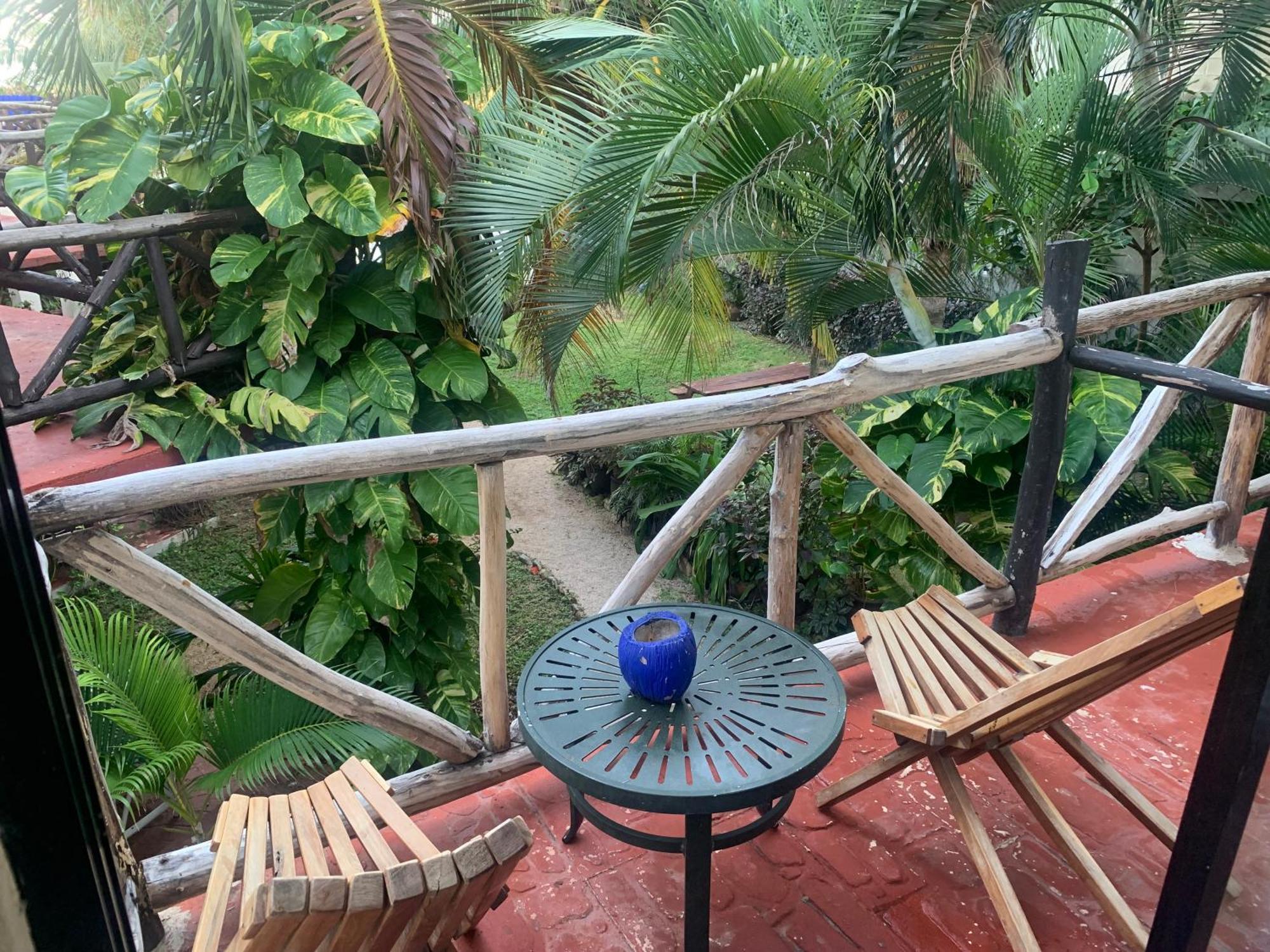 Casa Caribe Cancun Luaran gambar A view of the balcony of a room at the hotel