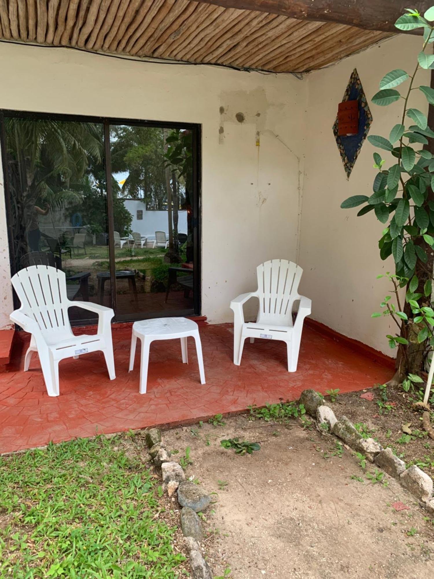 Casa Caribe Cancun Luaran gambar A typical patio at a hotel in San José, Costa Rica